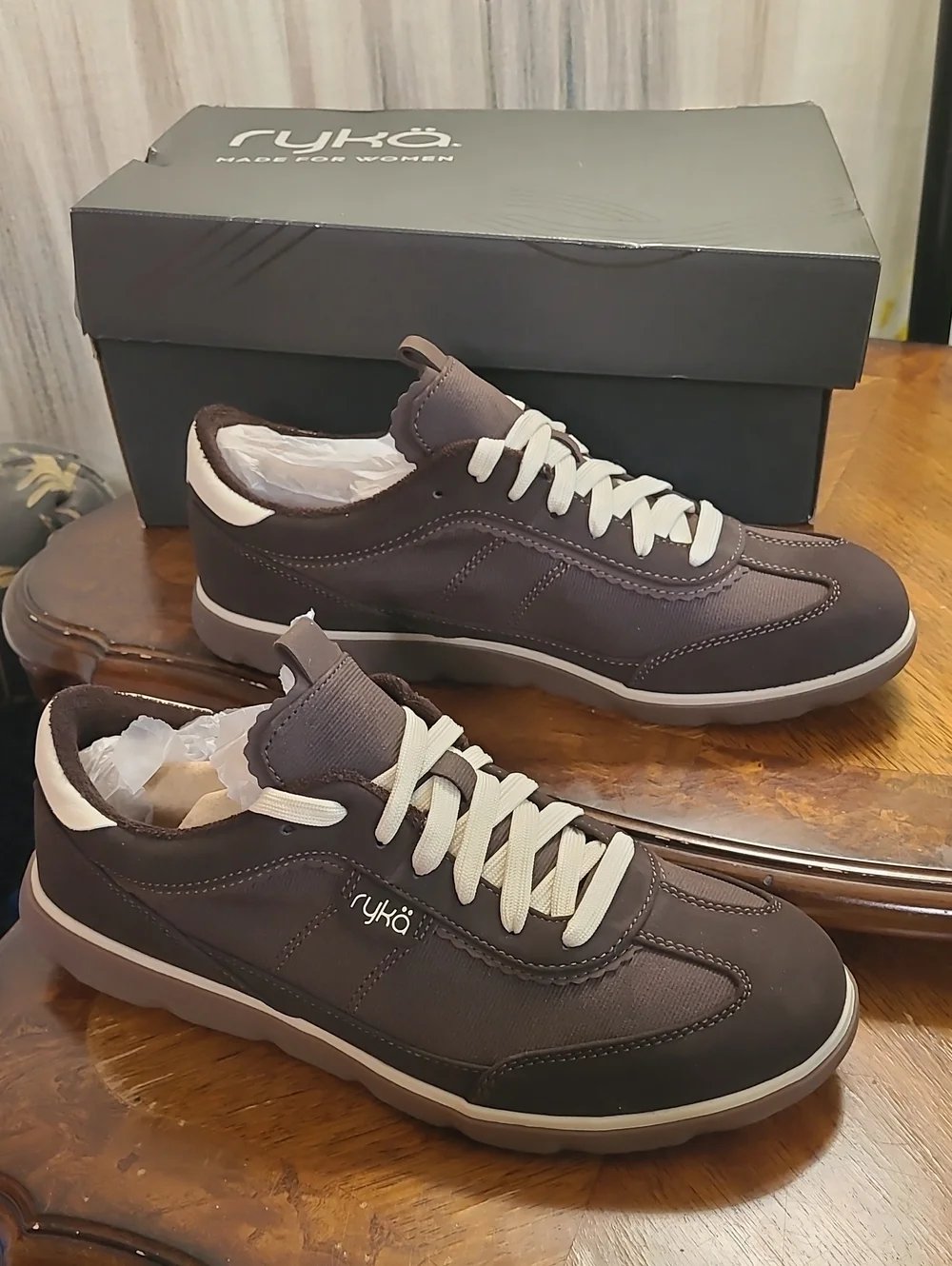New in box! Ryka Effortless Womens 9 chic brown athletic low top lace up sneaker